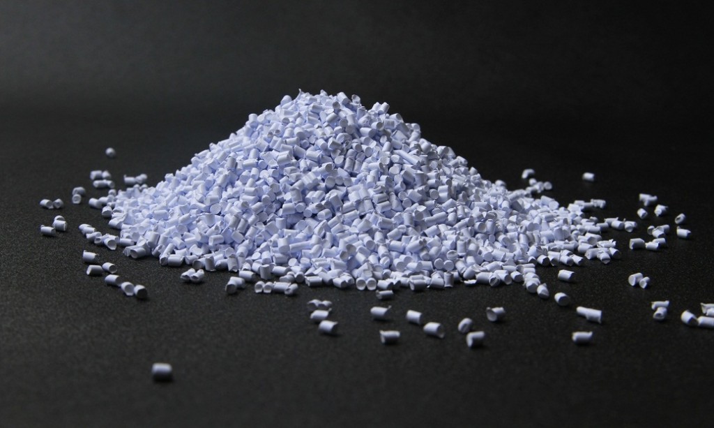 Hạt nhựa trắng - Công Ty TNHH Sản Xuất Thương Mại Xuất Nhập Khẩu Nhựa Phương Nam